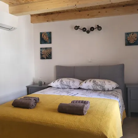 Apartament Pjaceta *