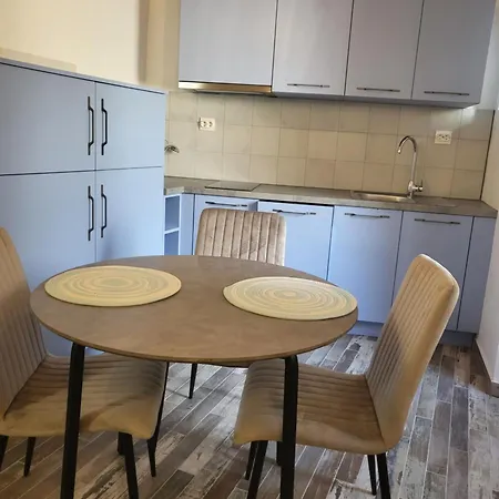 Apartament Pjaceta *