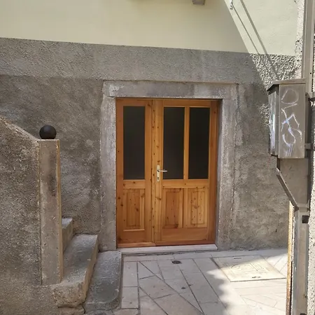 Apartament Pjaceta *